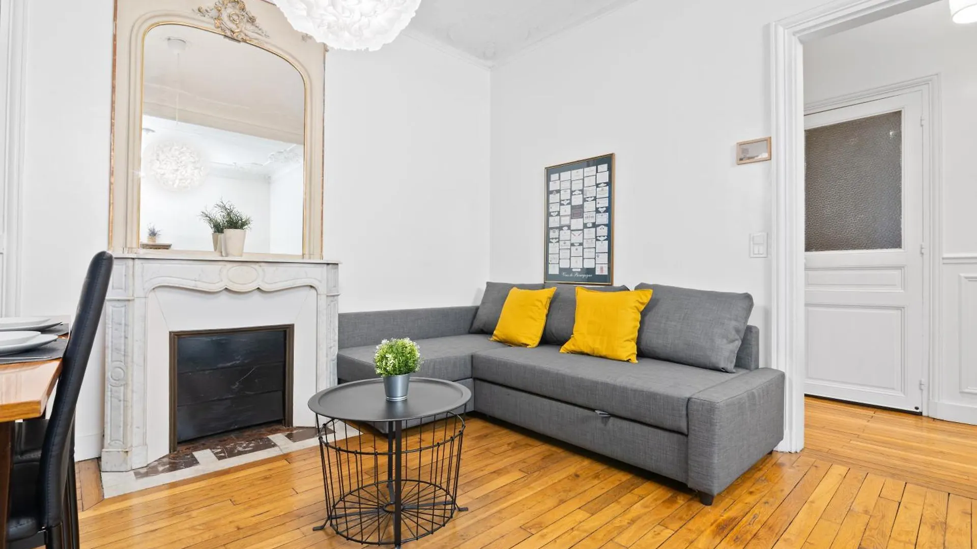 Superb Apartment Quartier Pantheon 4 Free Netflix パリ 0*,  フランス